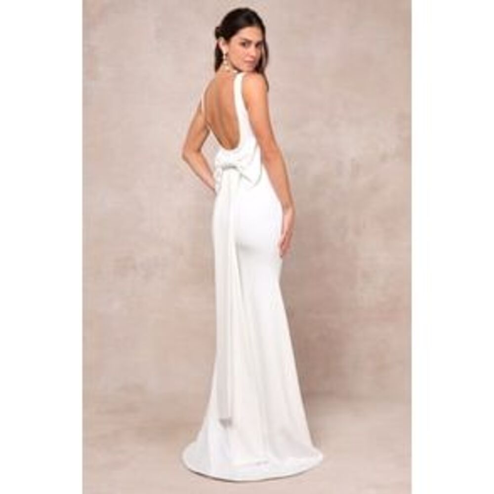 Lulu's Elegant Back-Bow White Evening Gown
